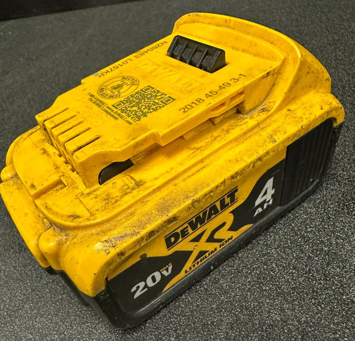 DEWALT 20V Compact Drill/Driver DCD771 W/ Battery FREE SHIPPING