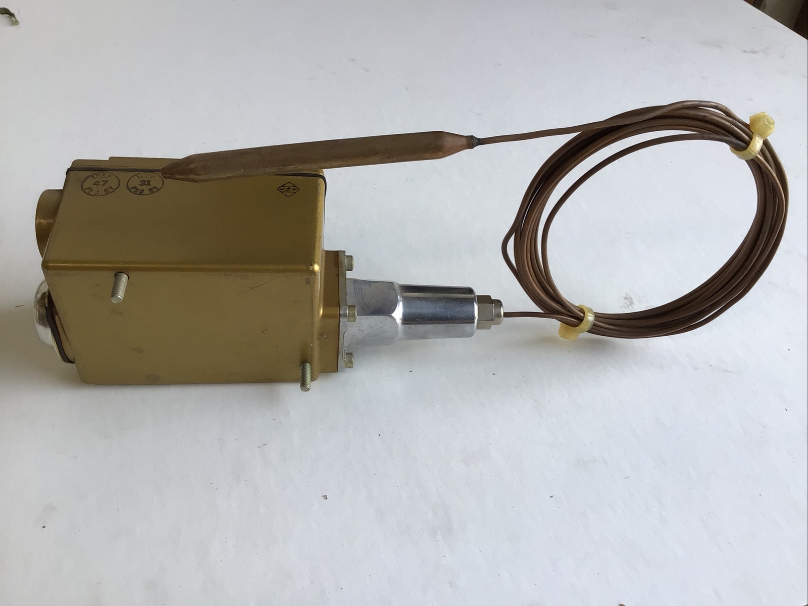 Barksdale Controls MT1H-H601-12 Temperature Switch NOS