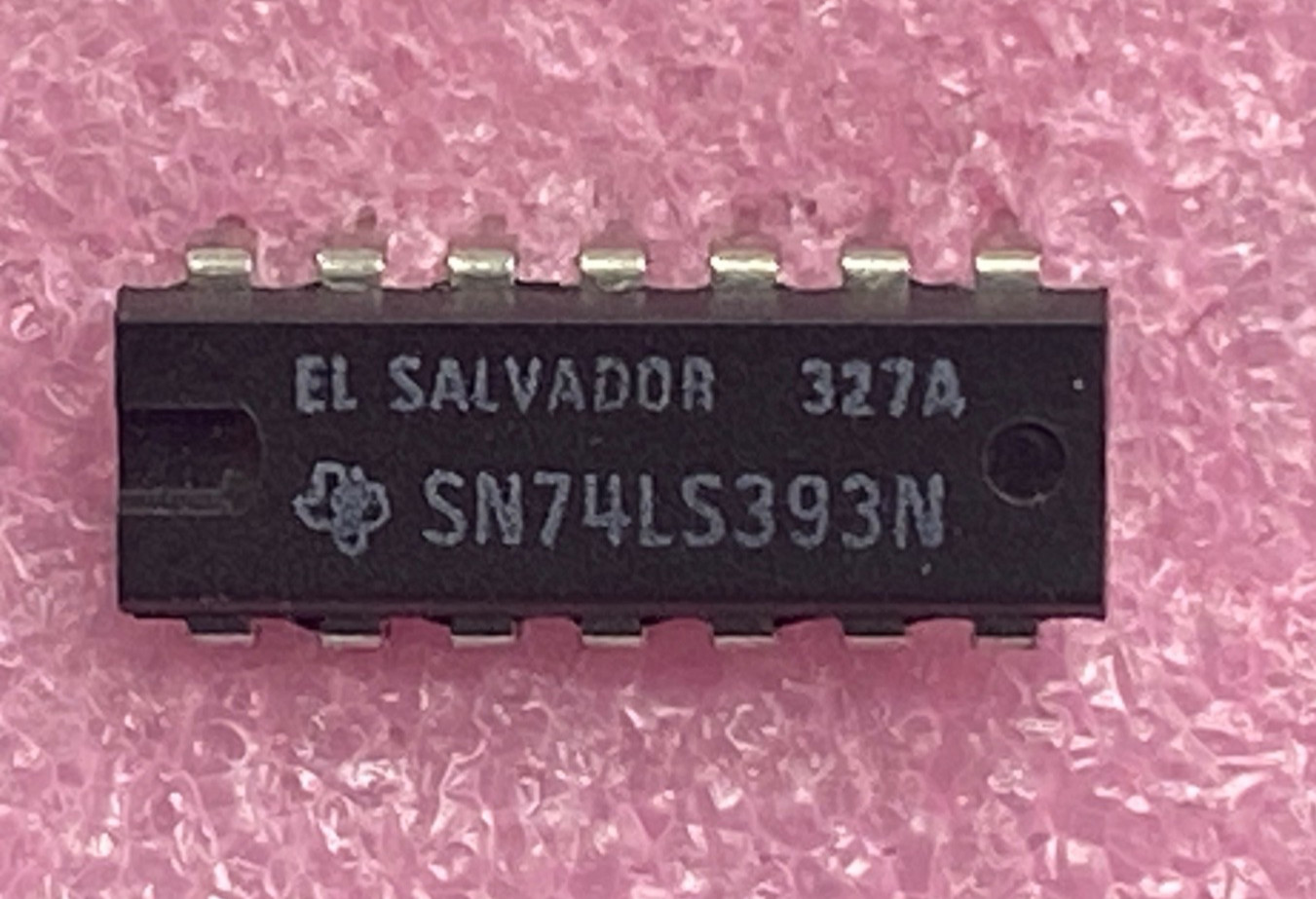 Texas Instruments SN74LS393N dual 4-state binary counter integrated Circuit