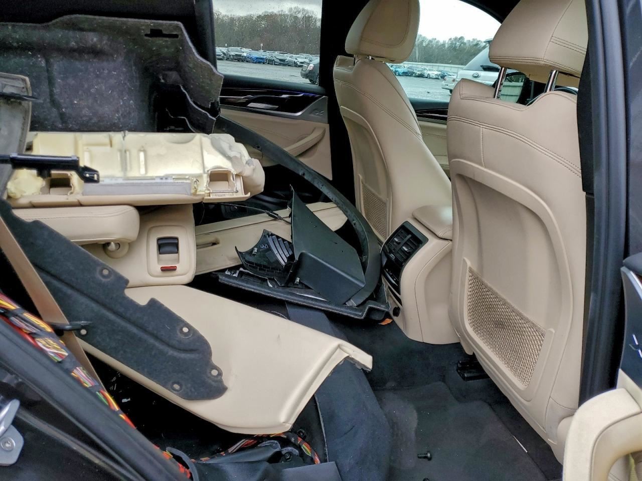X3 2019 Glove Box 4962446