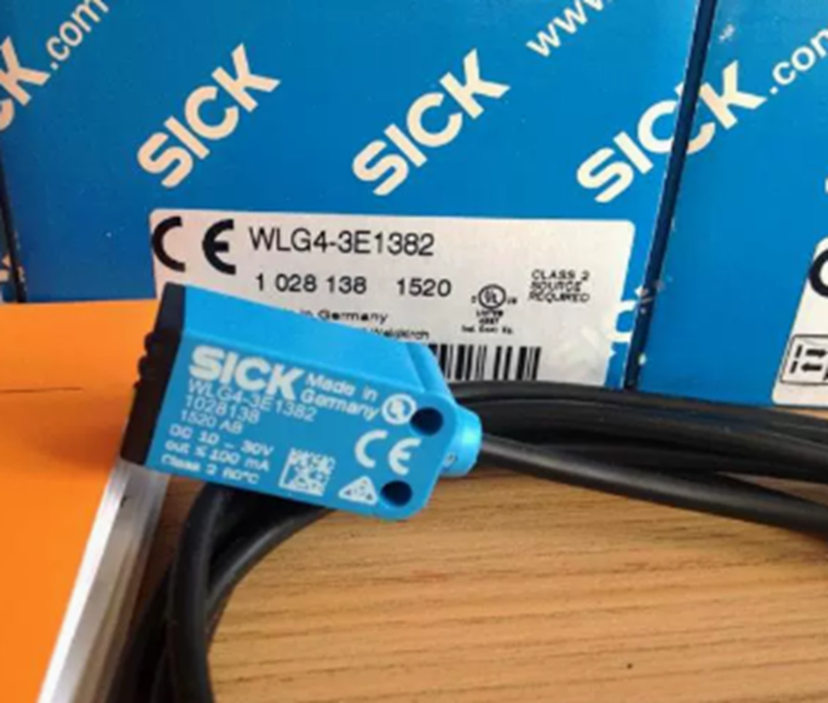 New SICK WLG4-3E1382 Photoelectric Switch