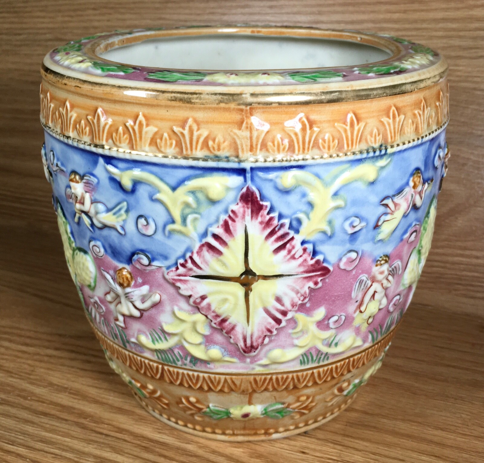 HINODE JAPAN Art Pottery PLANTER POT CHERUBS raised majolica no drain holes