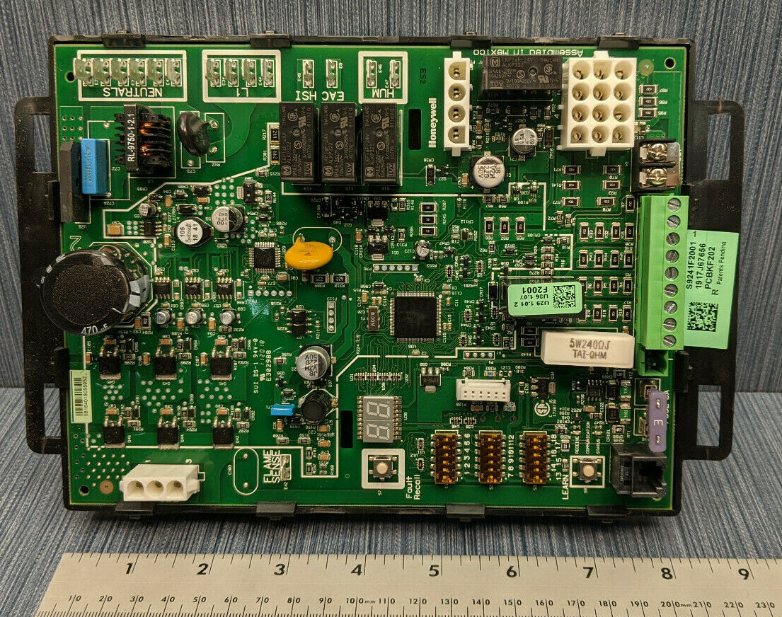 Goodman Amana Daikin Modulating Furnace Board PCBKF202 S9241F2001 NEW