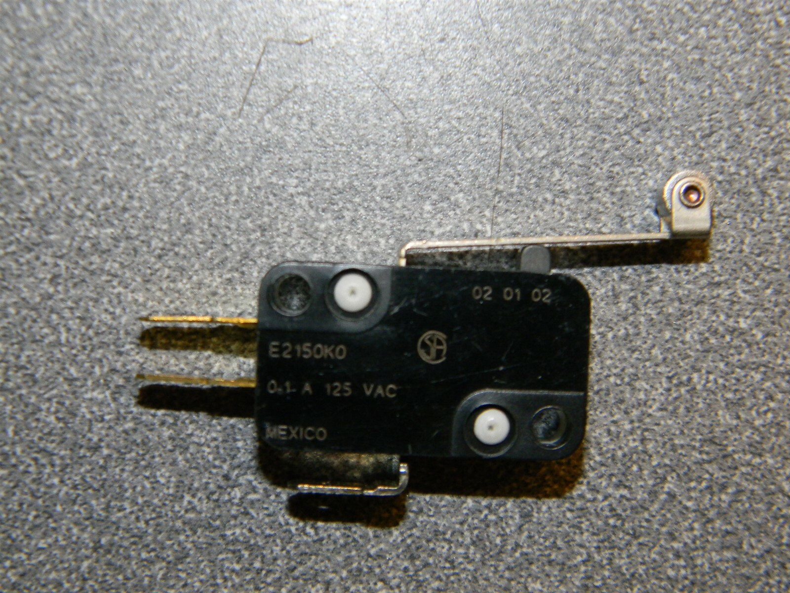 Cherry E2150K0 Miniature Switch 1/2HP 0.1 AMP 125 VAC W Lever Roller