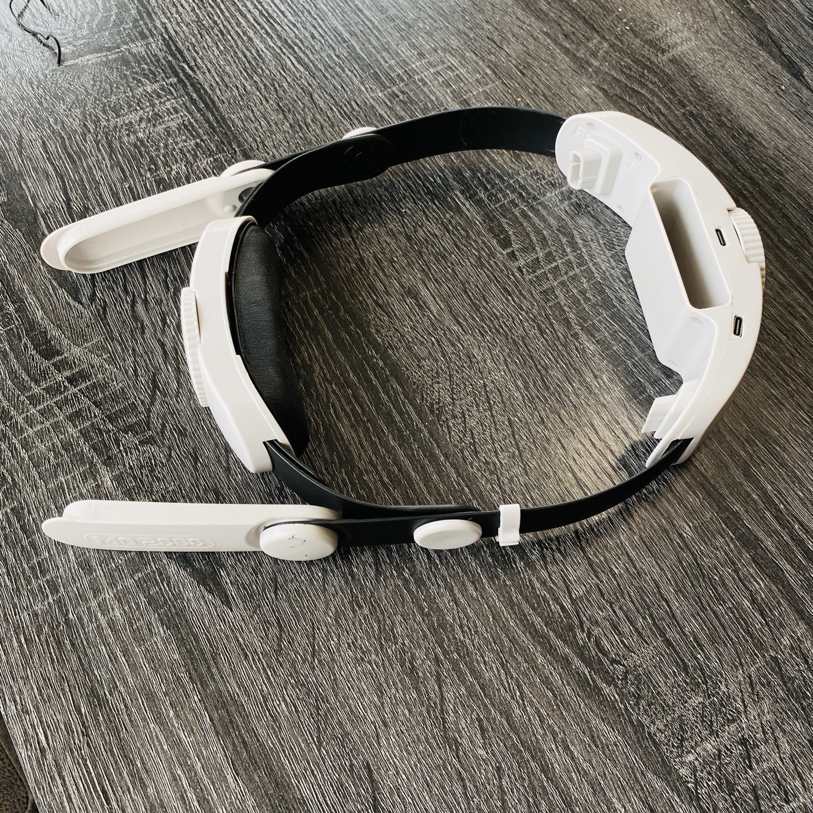 Meta Quest MQ2000 Headstrap W 2 USB C Ports