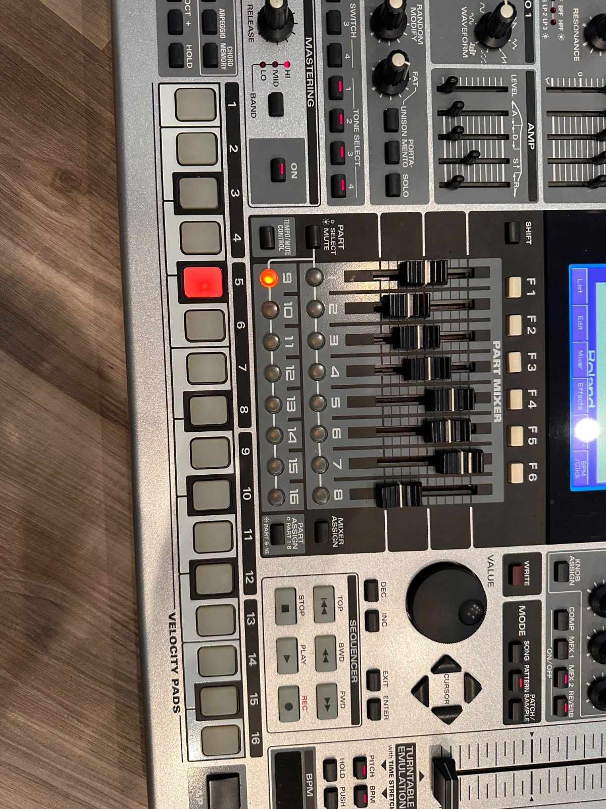 Roland MC 909 Sampling Groovebox. Tested and Working great.