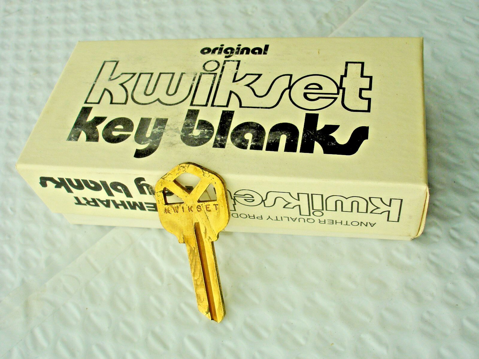 LOT OF FIFTY (50) KWIKSET 106B (KW 5) KEY BLANKS BRASS USA MADE 1 FULL BOX OF 50