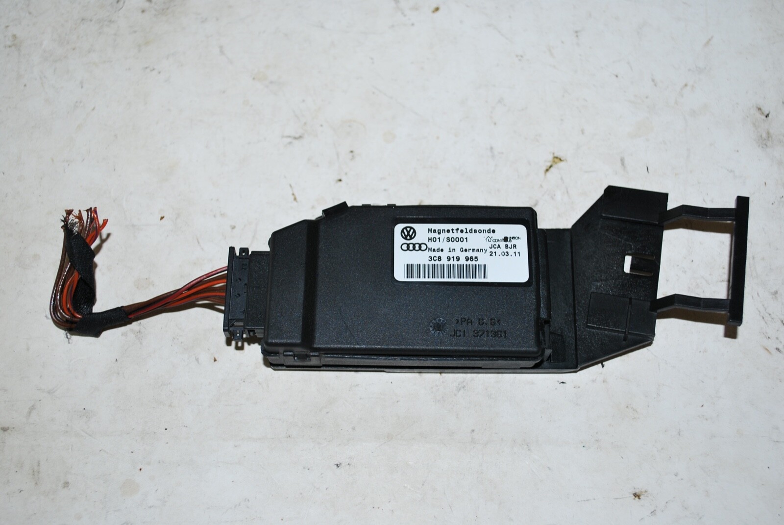 2009 - 2012 Volkswagen CC Magnetic Field Sensor Module OEM