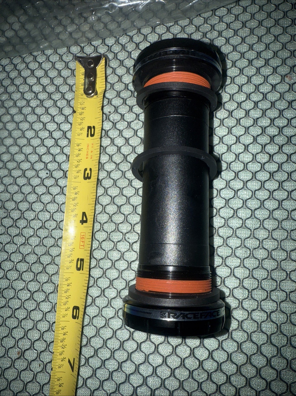 RaceFace 30mm CINCH Bottom Bracket BB BSA 100mm Shell Spindle External Seal