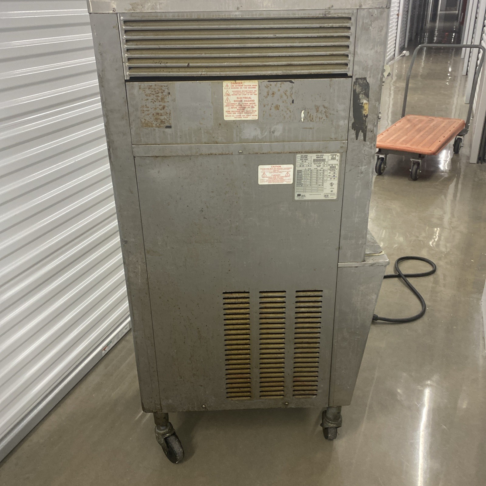 TAYLOR 751-27 SINGLE PHASE 220V AIR COOLED SHAKE ICE CREAM MACHINE