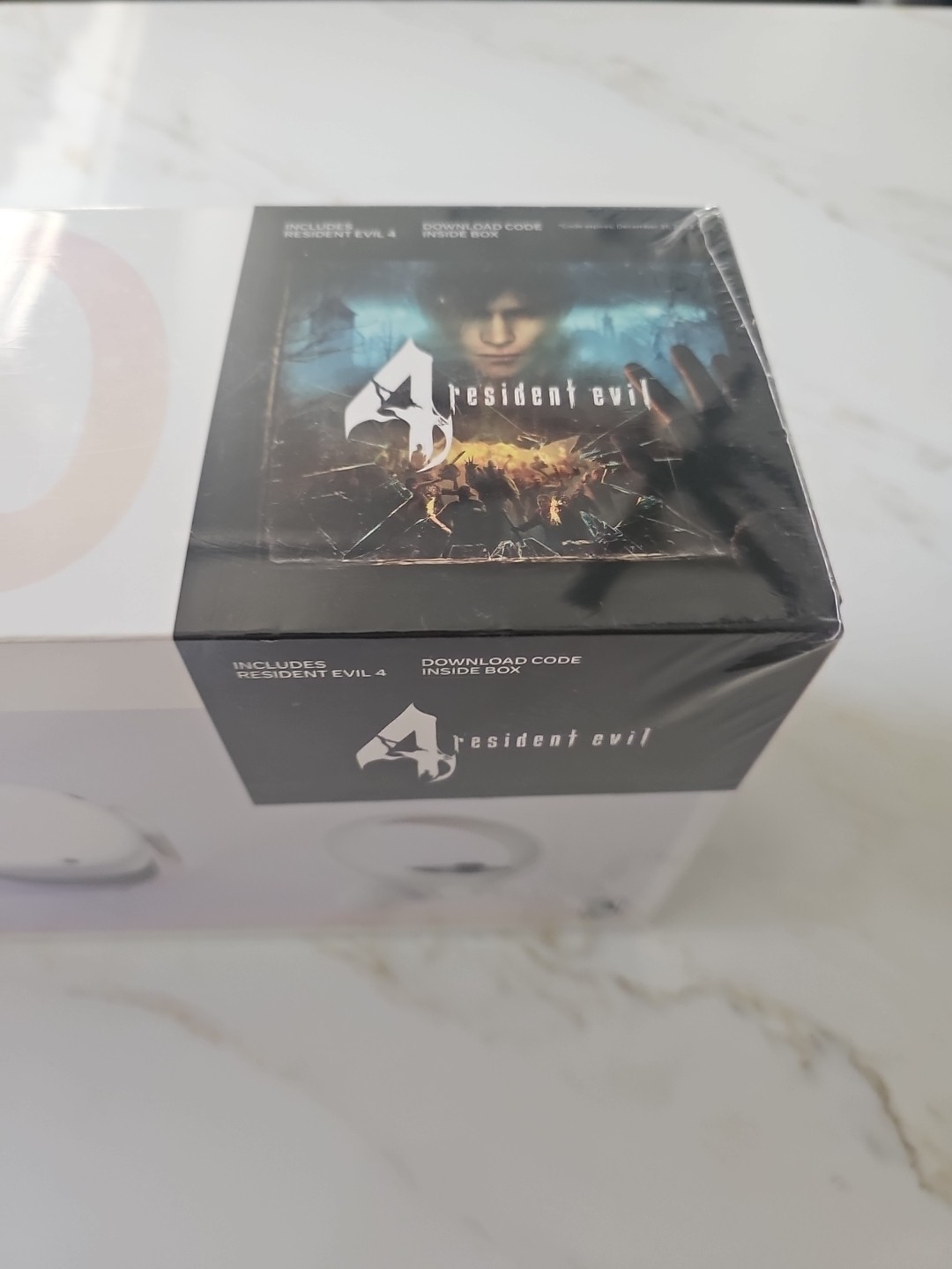 Oculus Quest 2 VR Headset 256GB White Resident Evil 4 Bundle NIB