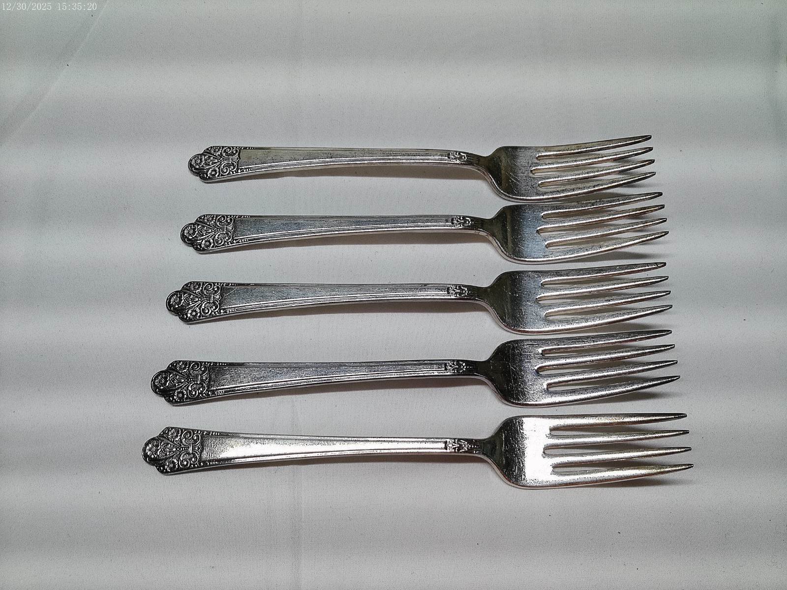 5 Rogers Deluxe Silverplate Precious Pattern Dinner Forks 7-7/16" Long