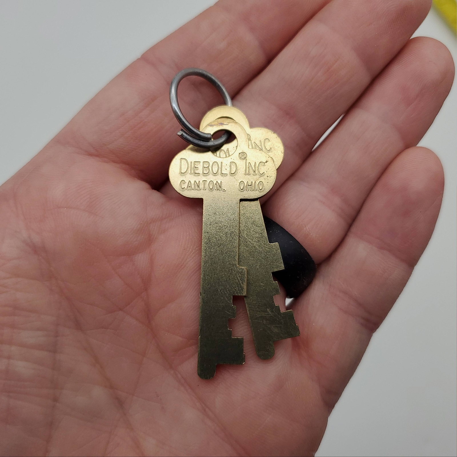 2x Diebold 17570 Safe Deposit Keys Pre-Cut 11032871G 0.06"T x 0.38"W