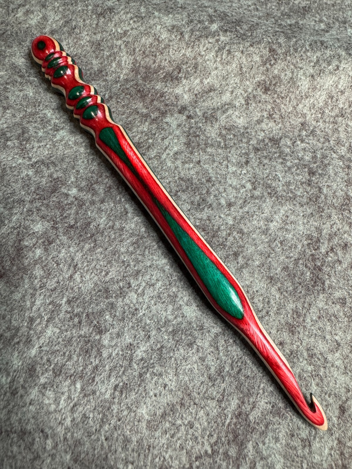 Hand carved Red & Green  HOLLY & IVY  WOOD YARN  CROCHET HOOK  size I