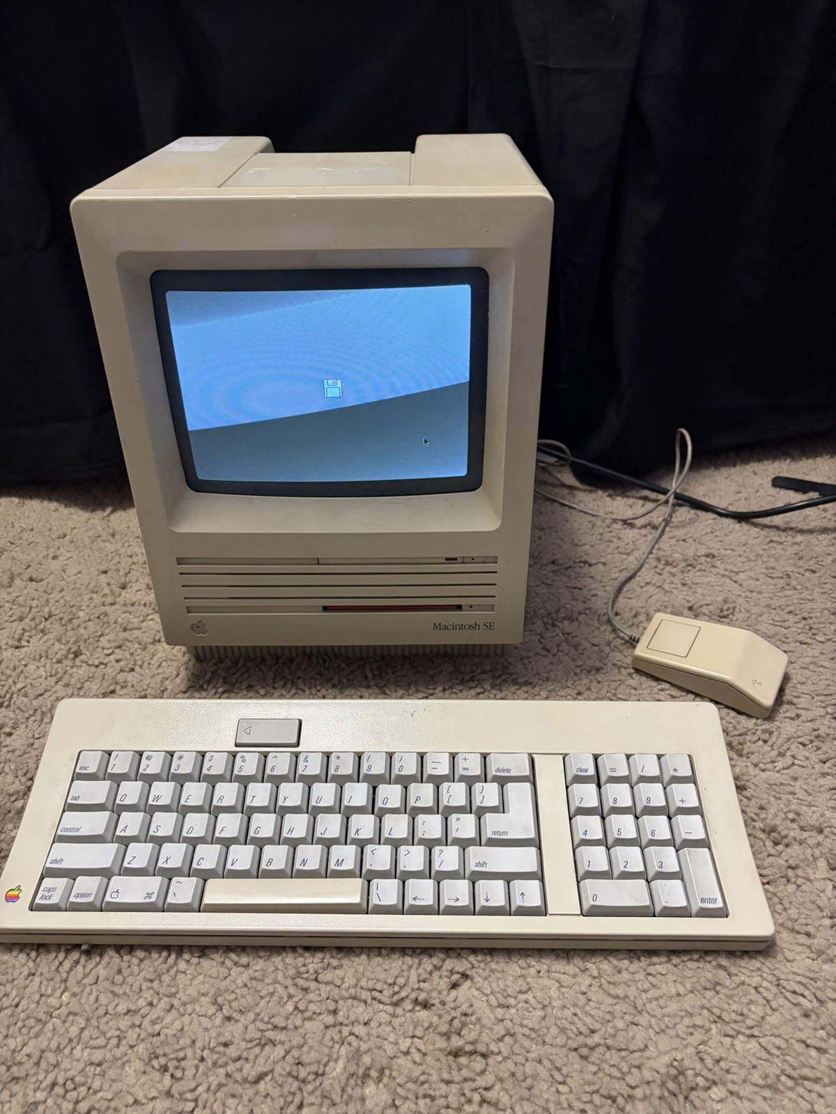 Apple Macintosh SE Vintage Desktop Computer M5011 w/ Keyboard & Mouse