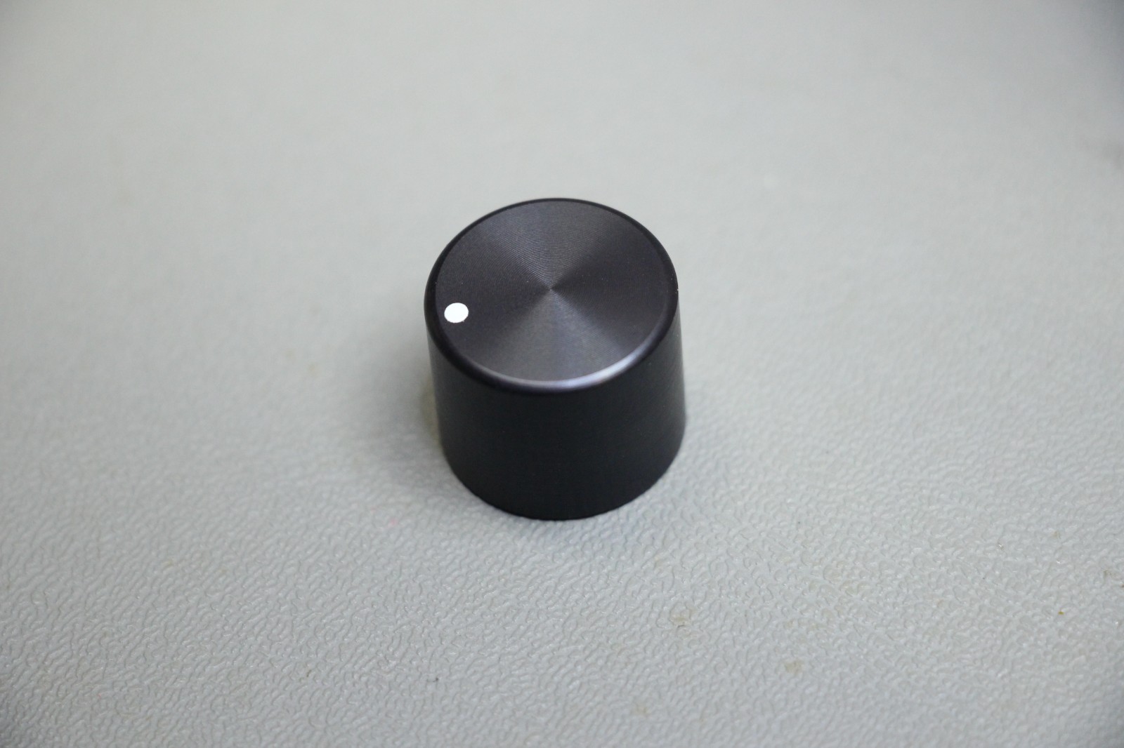 Kilo, Black anodized Aluminum Knob for Headphone Amplifier 6mm shaft , 4 pieces