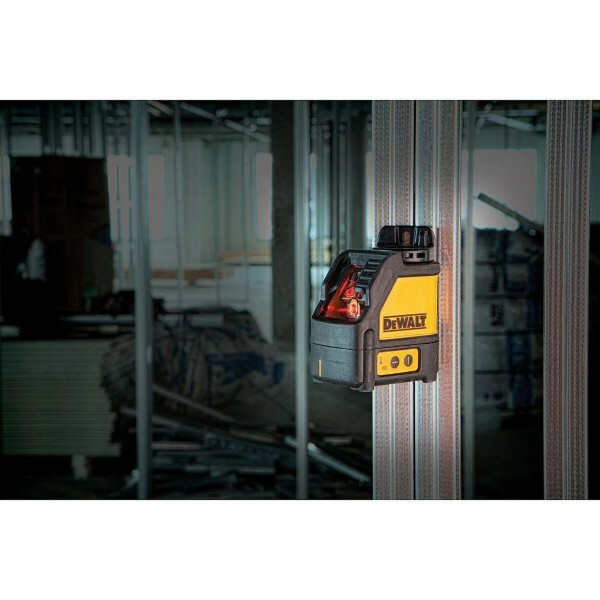 DEWALT CANADA 165 ft. Red Self-Leveling Cross-Line Laser Level Kit