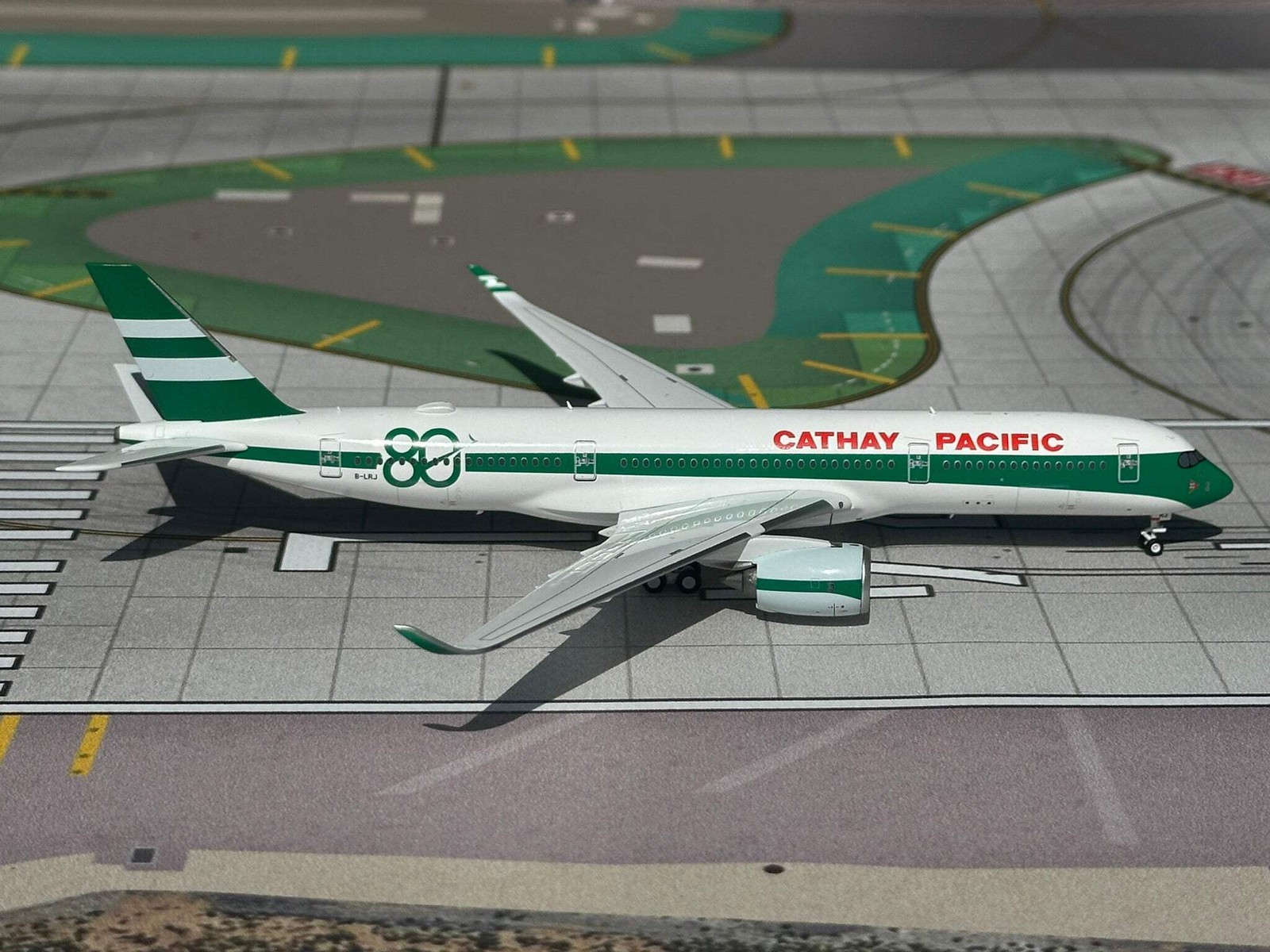 Cathay Pacific A350-900 "80th Anniversary" B-LRJ Aero Polaris 1:400