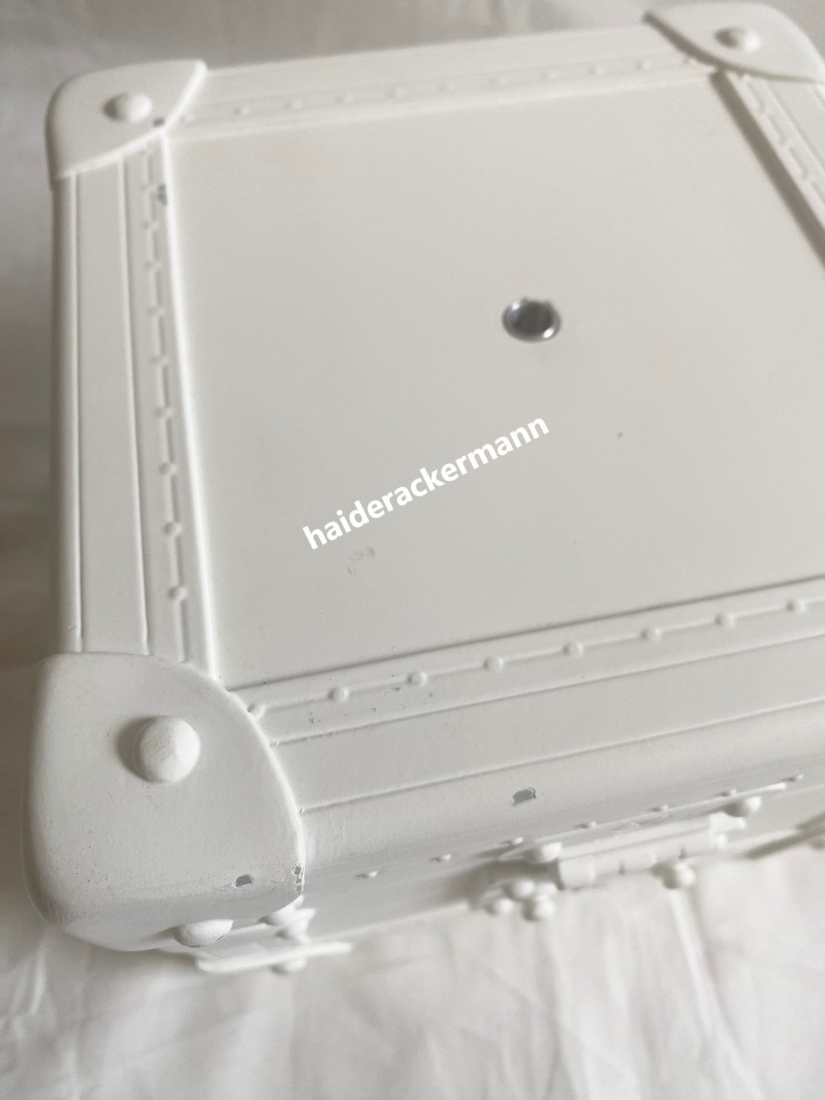 Louis Vuitton 2020 X'mas white mini trunk case box for window display
