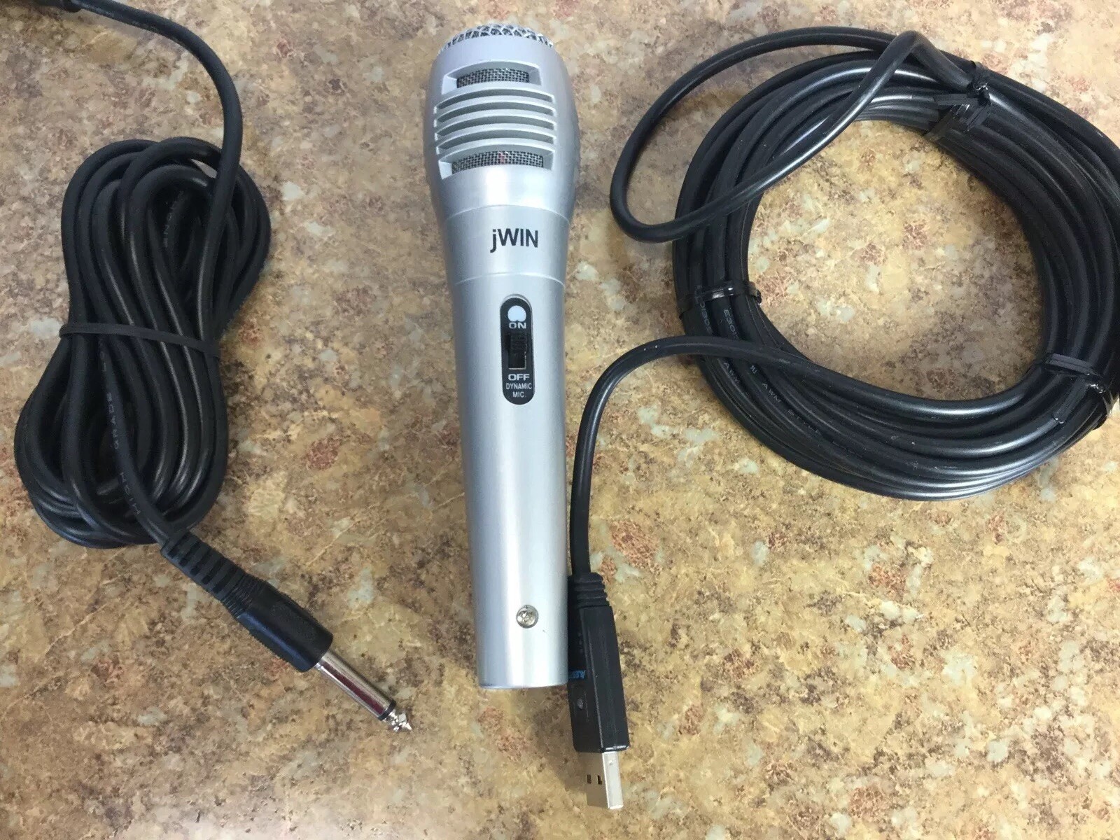 jWin Karaoke Microphone JM-P30 High Performance With 2 Cables USB And Stereo