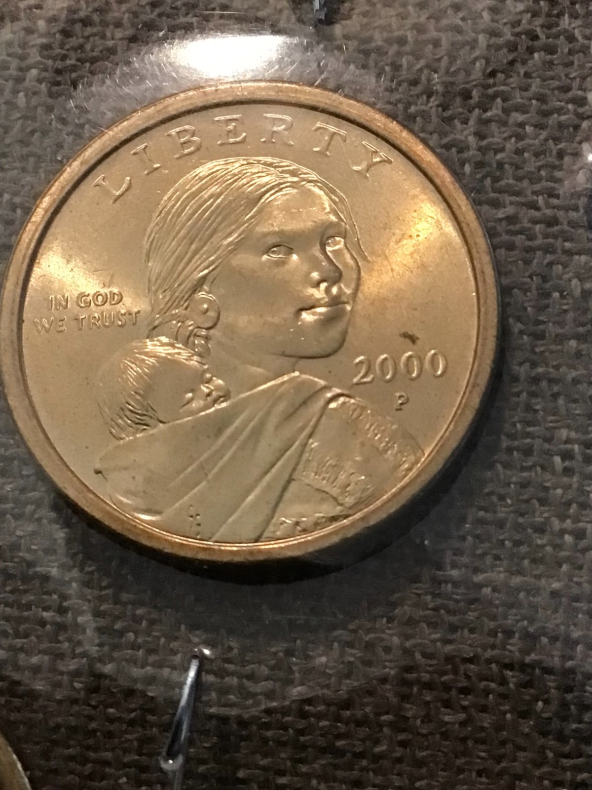 2000 P - Sacagawea Dollar - Rare - Raised Feathers - Gold Coin