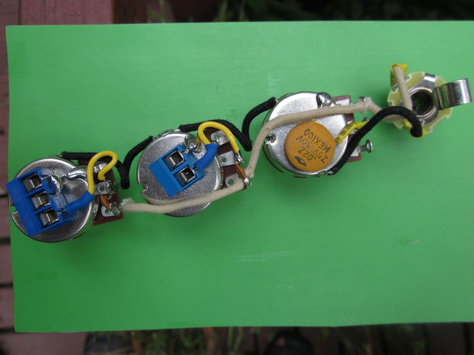 Solderless Jazz Bass Harness .02 Circle D Cap Bourns Split Shaft KellingSound