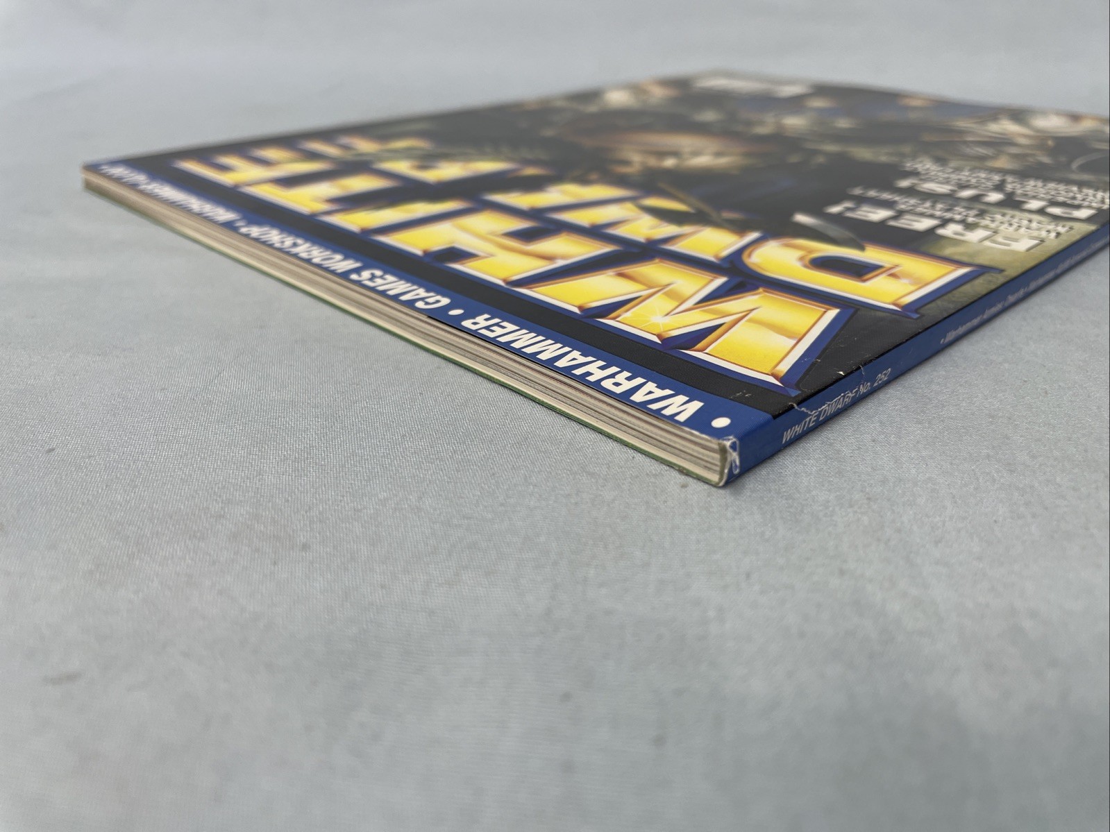 Warhammer Games Workshop White Dwarf Magazine 252 With WH Playsheet Attached