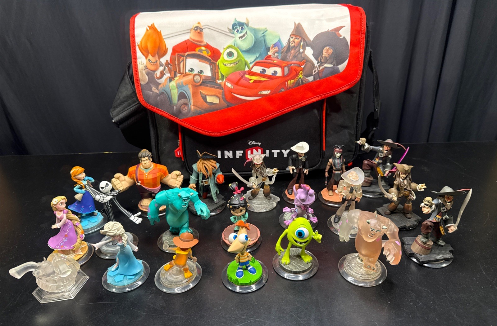 Disney Infinity Figure And Bag Lot Of 21