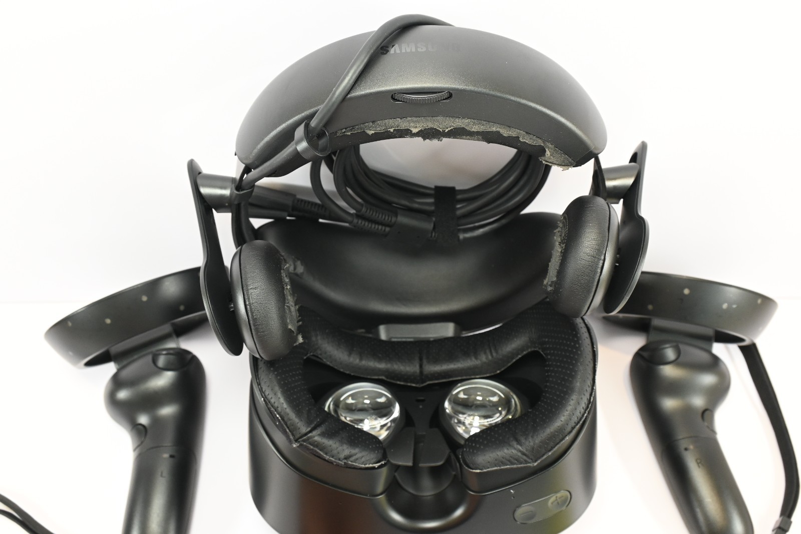 Samsung HMD Odyssey + Plus Windows Mixed Reality Headset + 2x Controllers Set