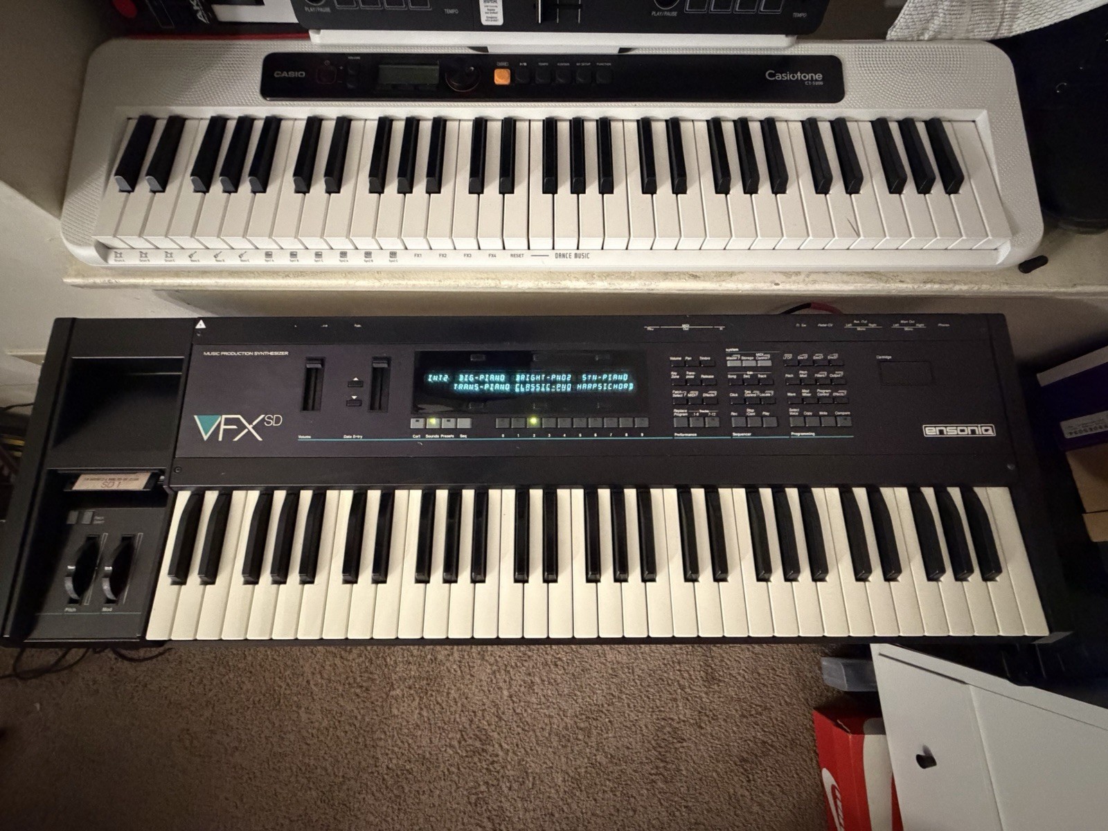 Ensoniq VFX-SD Keyboard: 61 Key Wavetable Synth 24 Track Production W/ ROM