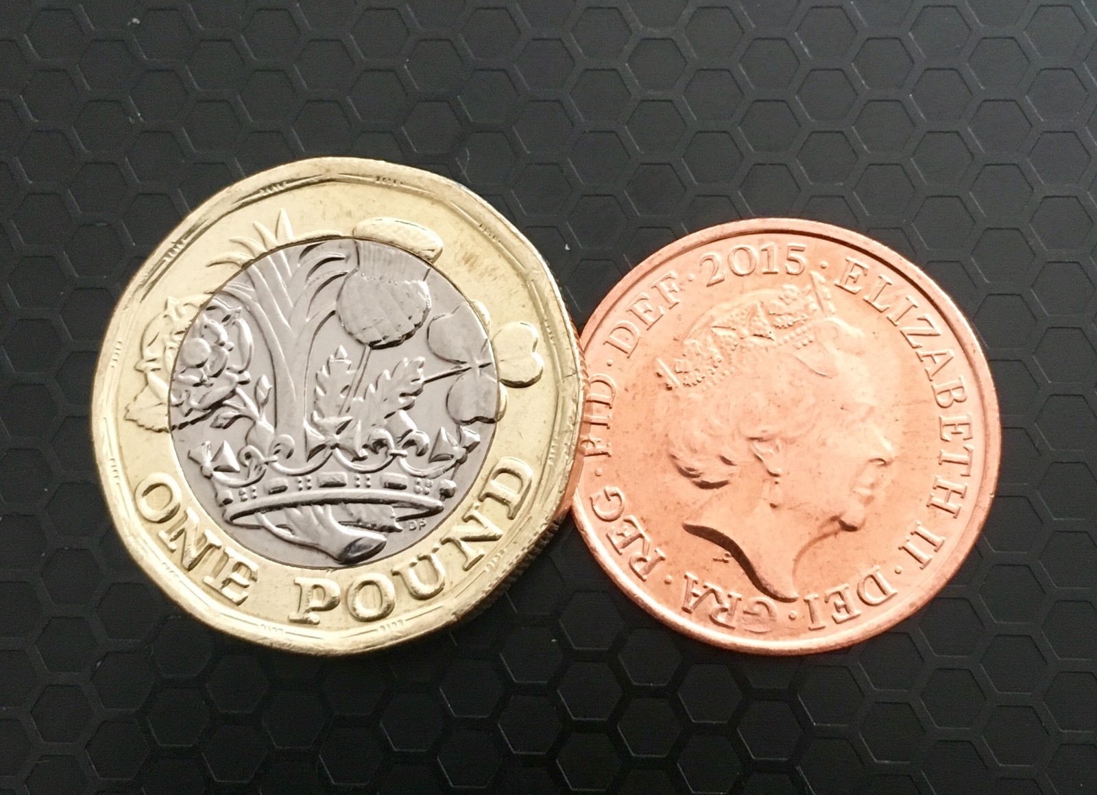 COIN UNIQUE NEW £1 COIN VERSION - 12 SIDED NEW POUND COIN CLOSE UP MAGIC TRICK