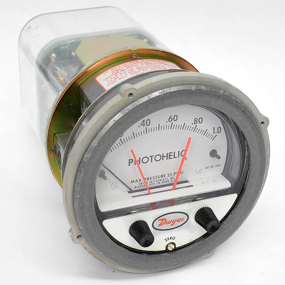 NEW Dwyer 3001 Photohelic Magnehelic 0-1.0 Inches of Water H2O Pressure Gauge