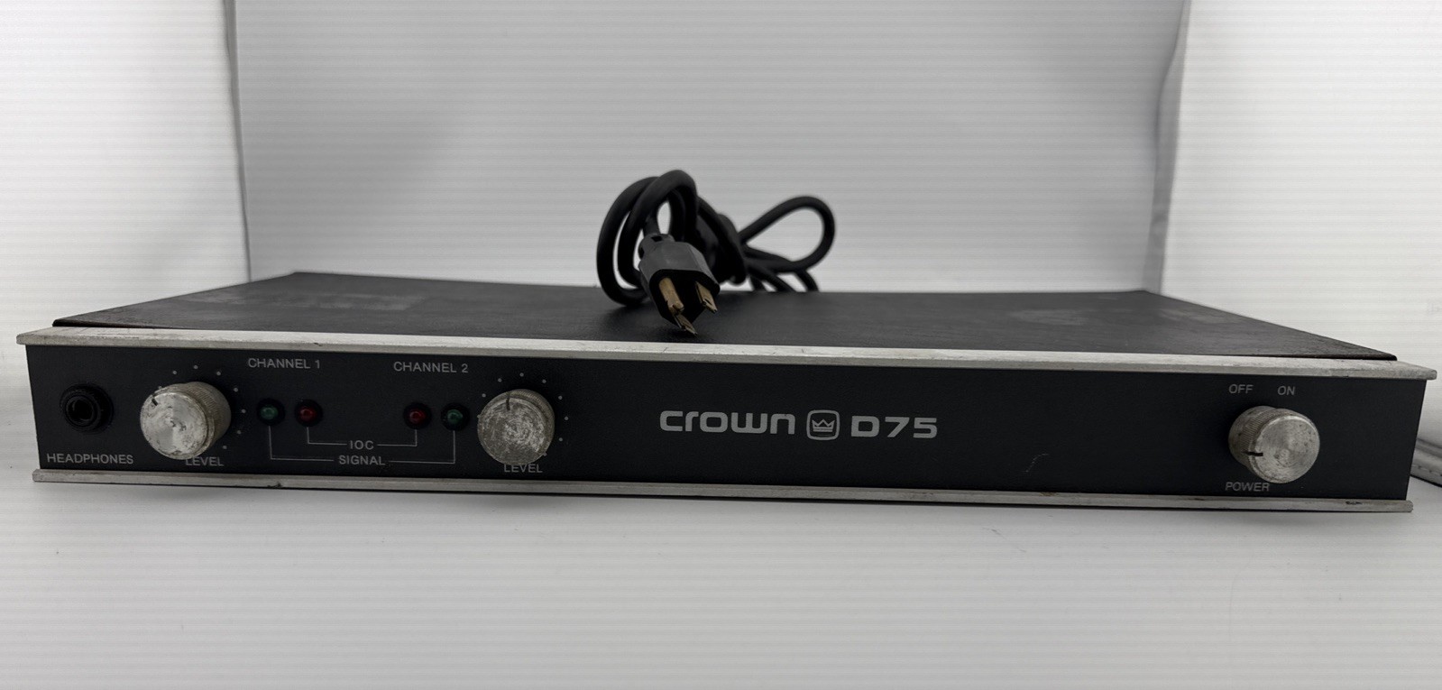 Crown D-75 Two-Channel 40W per Channel into 8 Ohms Power Amplifier Untested