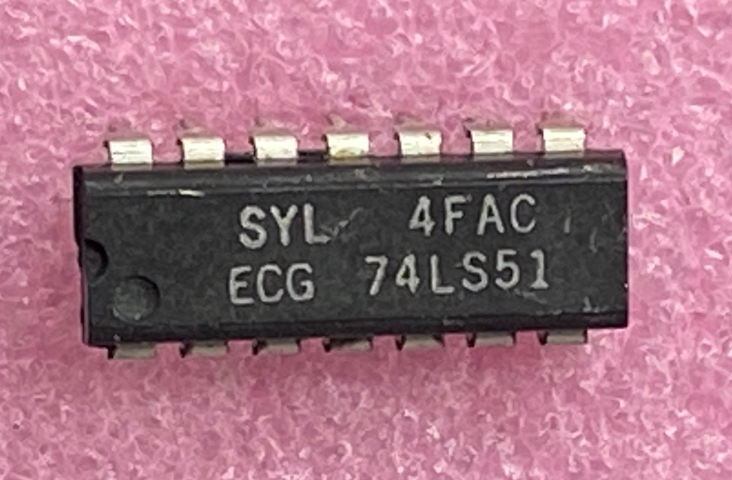 Sylvania ECG74LS51 dual gates Integrated Circuit