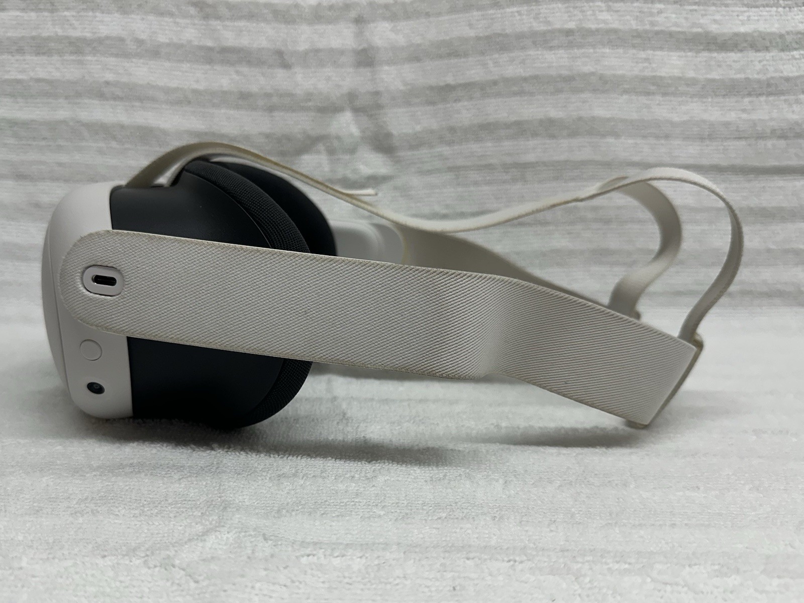 Meta Quest 3 128GB VR Headset w/ Case ***READ***