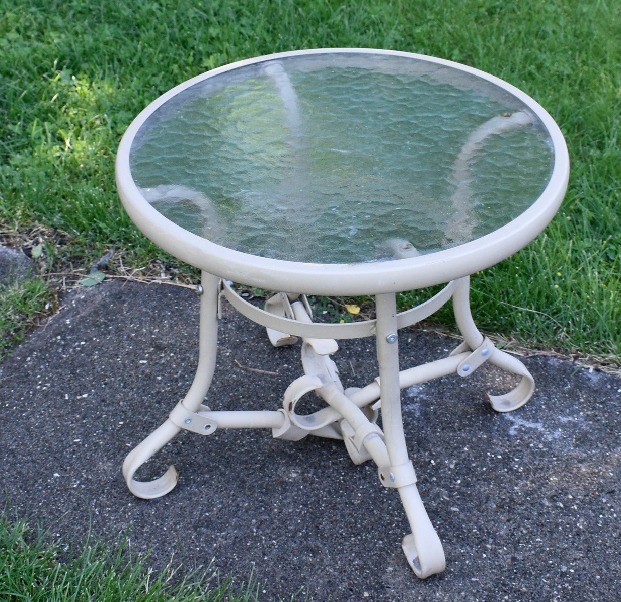 Woodard 'Ramsgate' Glass top Adjustable height Patio End  SIde Coffee Table