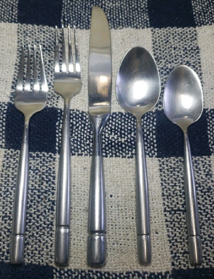 5 Piece Oneida Dalton Place Setting Stainless Flatware Satin Accent 18/10