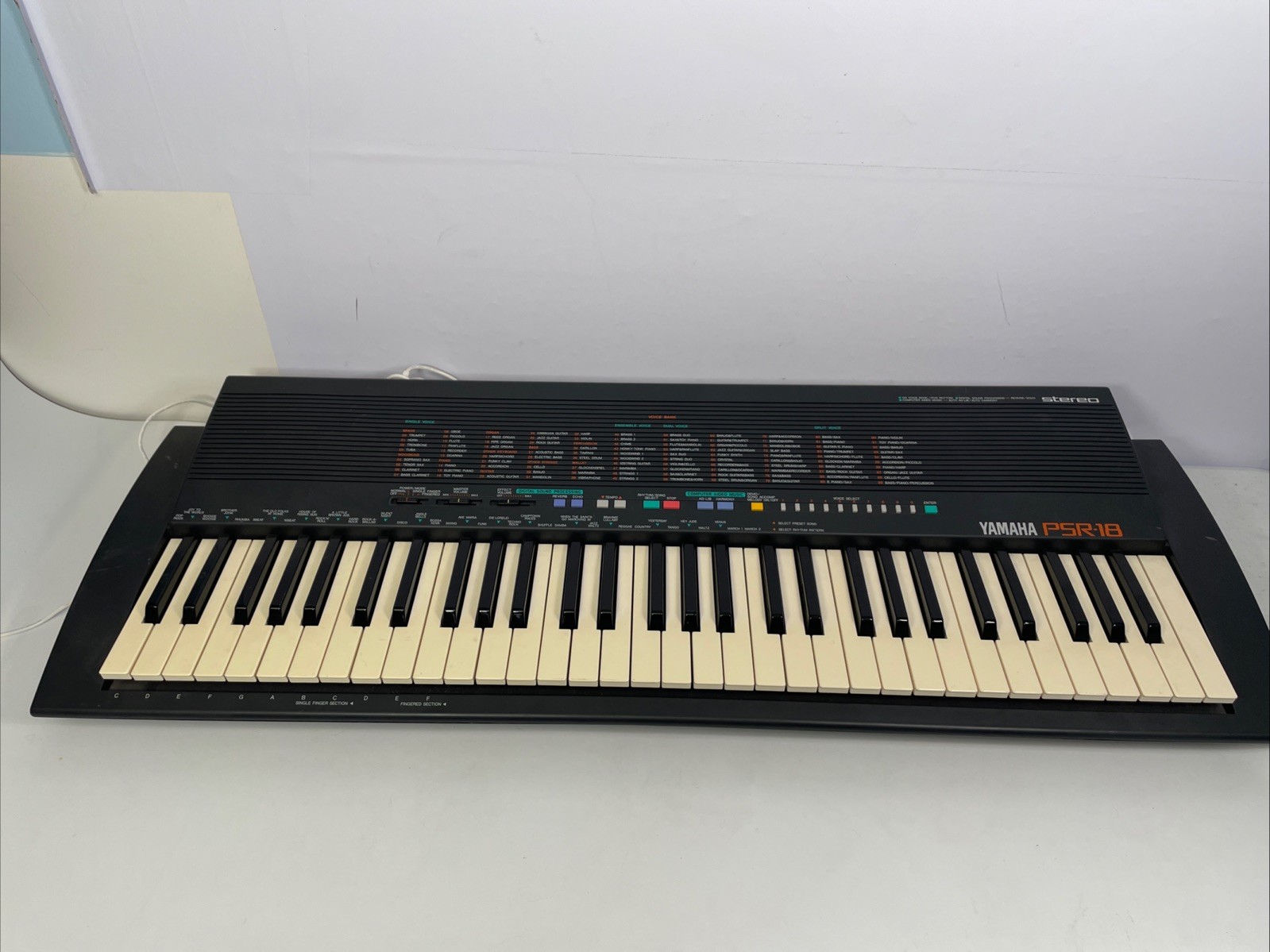 YAMAHA PSR-18 61 Keys Electronic Keyboard 100 Voices 22 Rhythms 15 Songs Tested