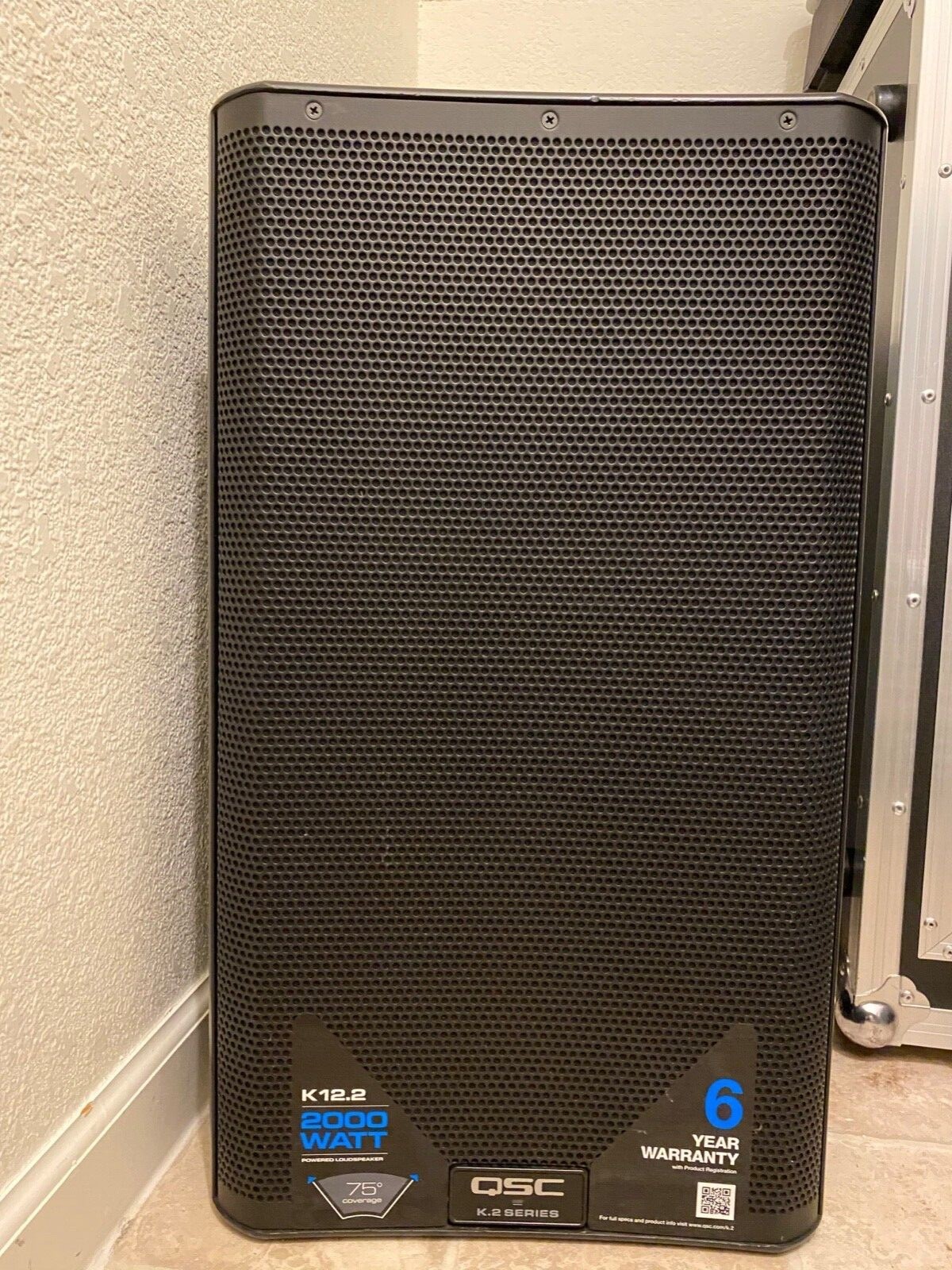 DJ equipment set with DJ Controller (Serato), 2 QSC Speakers and 1 QSC Subwoofer