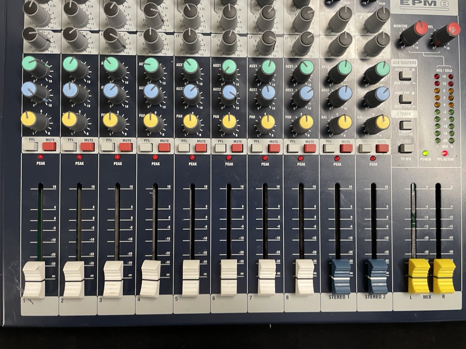 Soundcraft EPM8 8-Channel Multi-Format Mixer