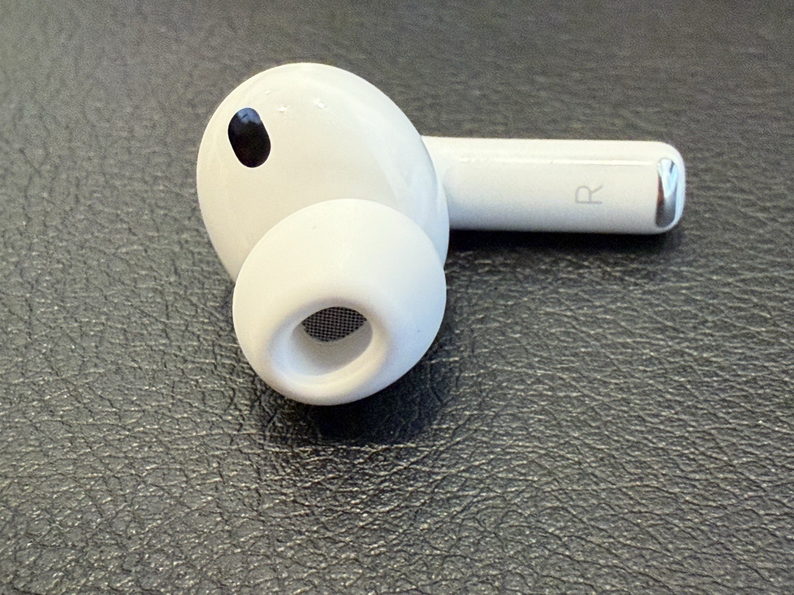 2026 Apple AirPods Pro 3 Original OEM Replacement Right Earbud (A3063)