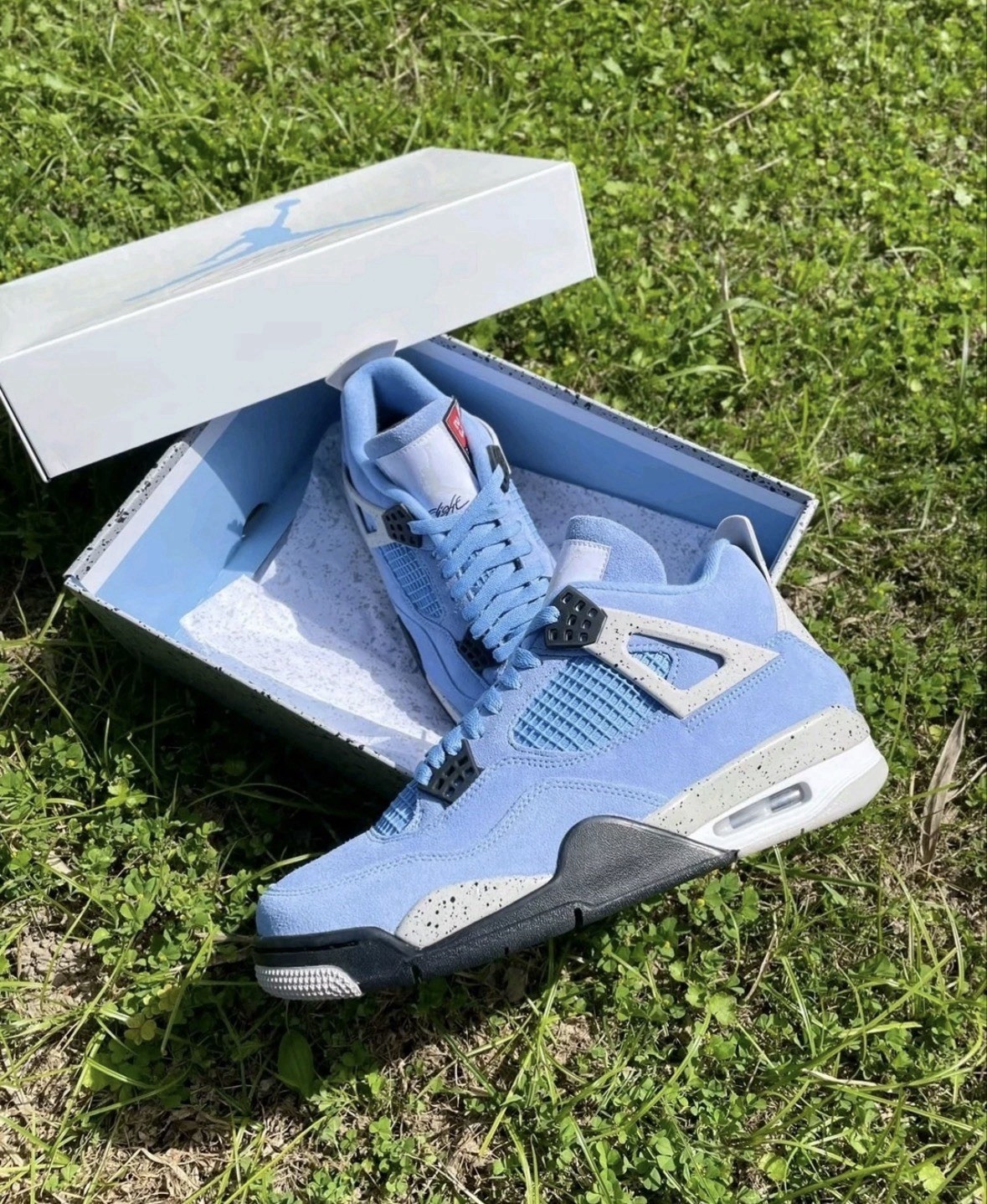 Jordan 4 Retro "University Blue" Men's Mid Top Basketball Shoes Size 11
