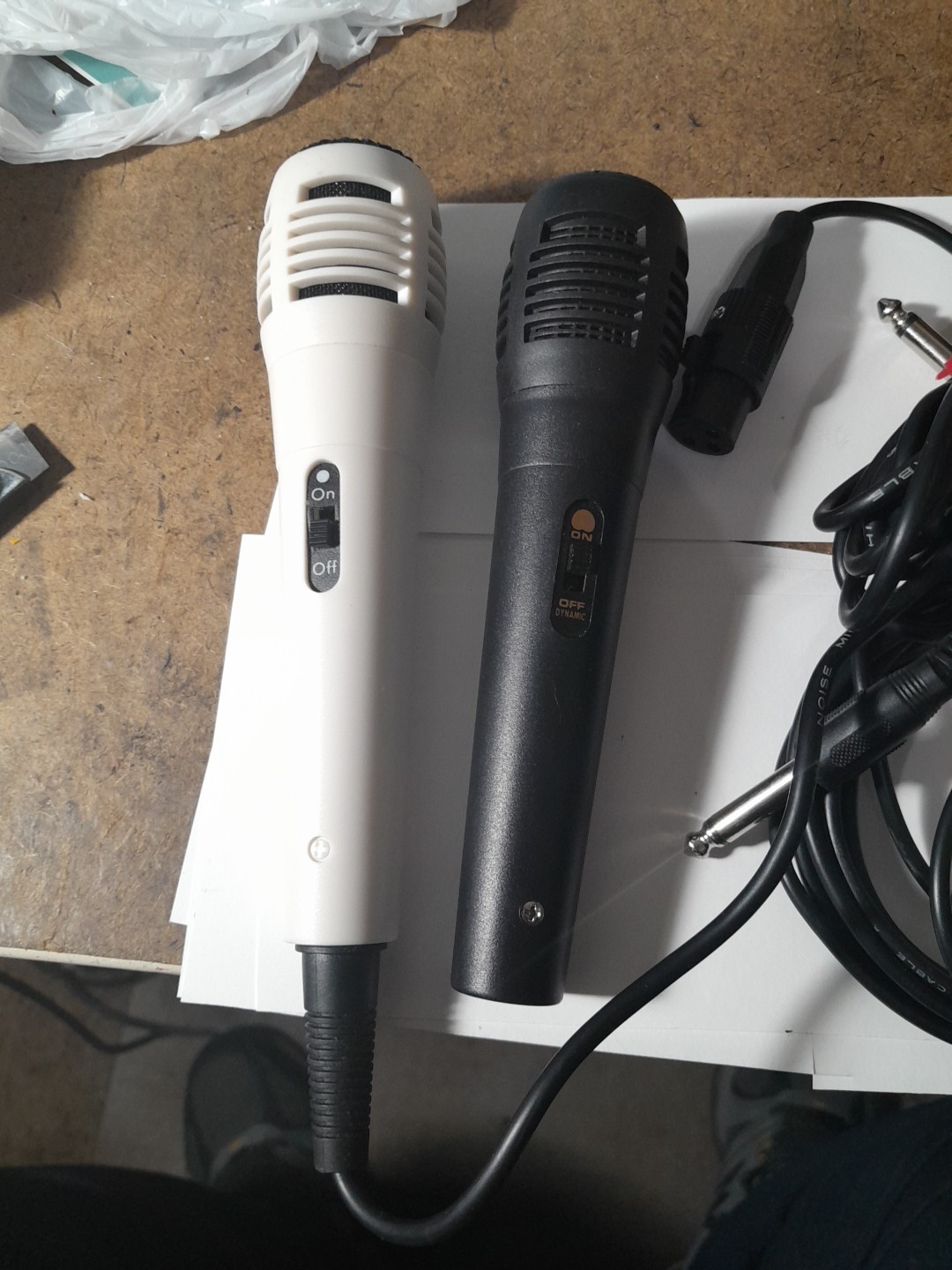 2 Microphones Lot, Karaoķe?, Singing?, Untested Microphone 🎤