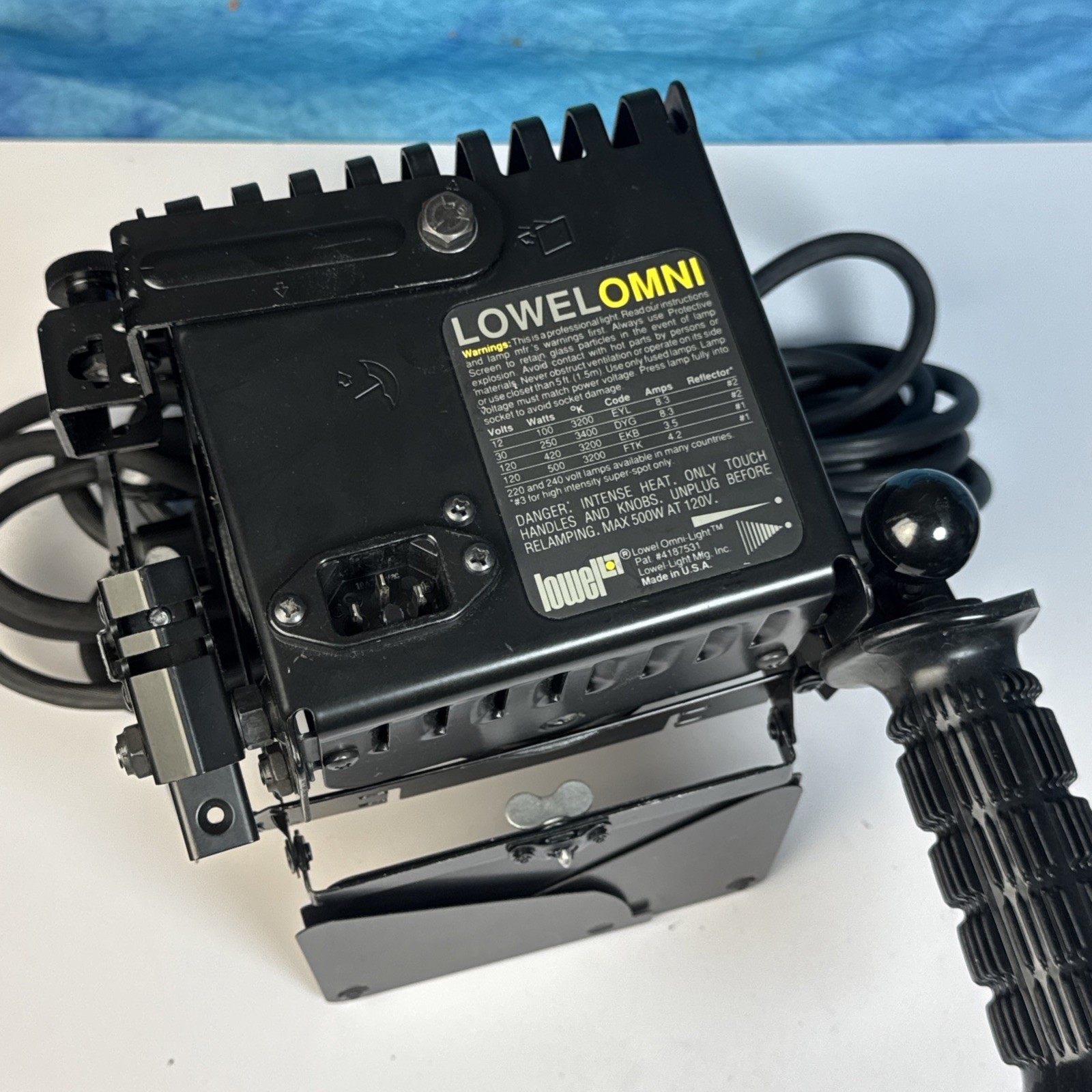 lowel omni light