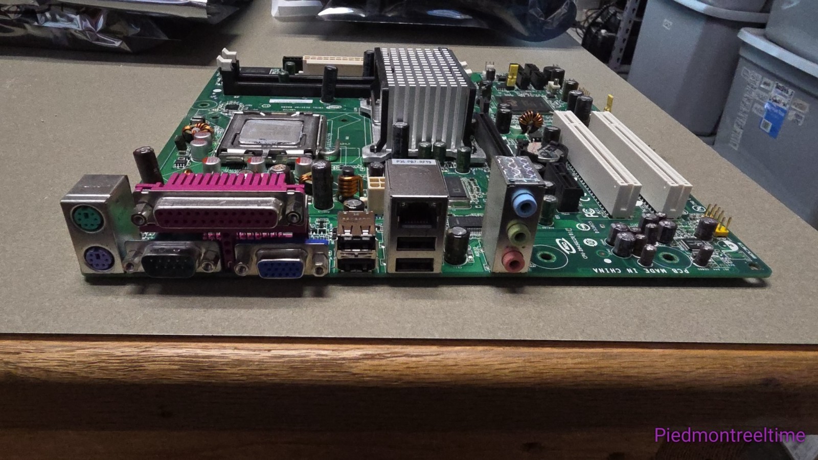 INTEL DESKTOP BOARD D945GCCR LGA775 (Socket T) with Pentium E2140 Dual Core CPU