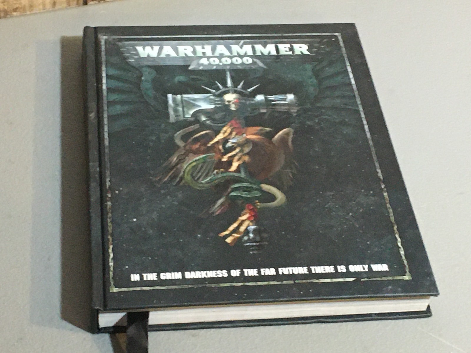 BOOK WARHAMMER 40K GRIM DARKNESS CORE RULE BOOK 8TH ED USED HB HARDBACK