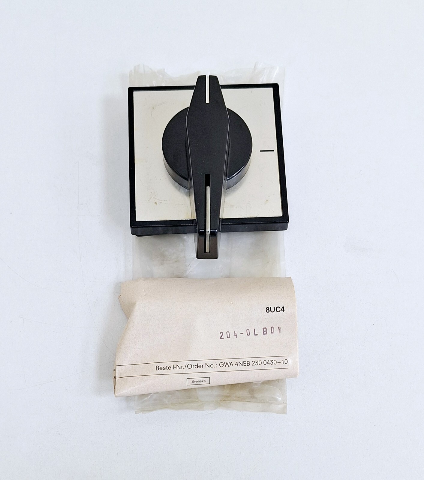 Siemens 8UC4 / 204-0LB01  MCC Type Handle Mechanism