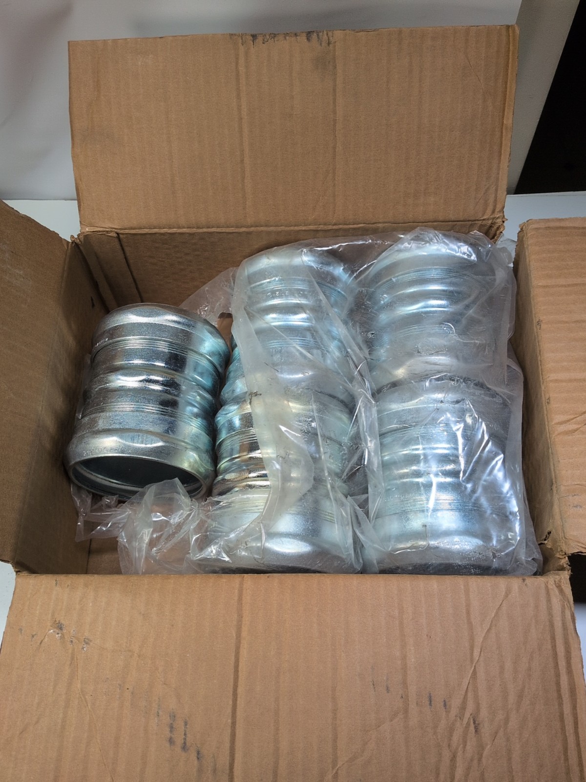 Thomas & Betts Steel City TK119A 3-1/2" EMT Compression Couplings (Box of 5) NOS