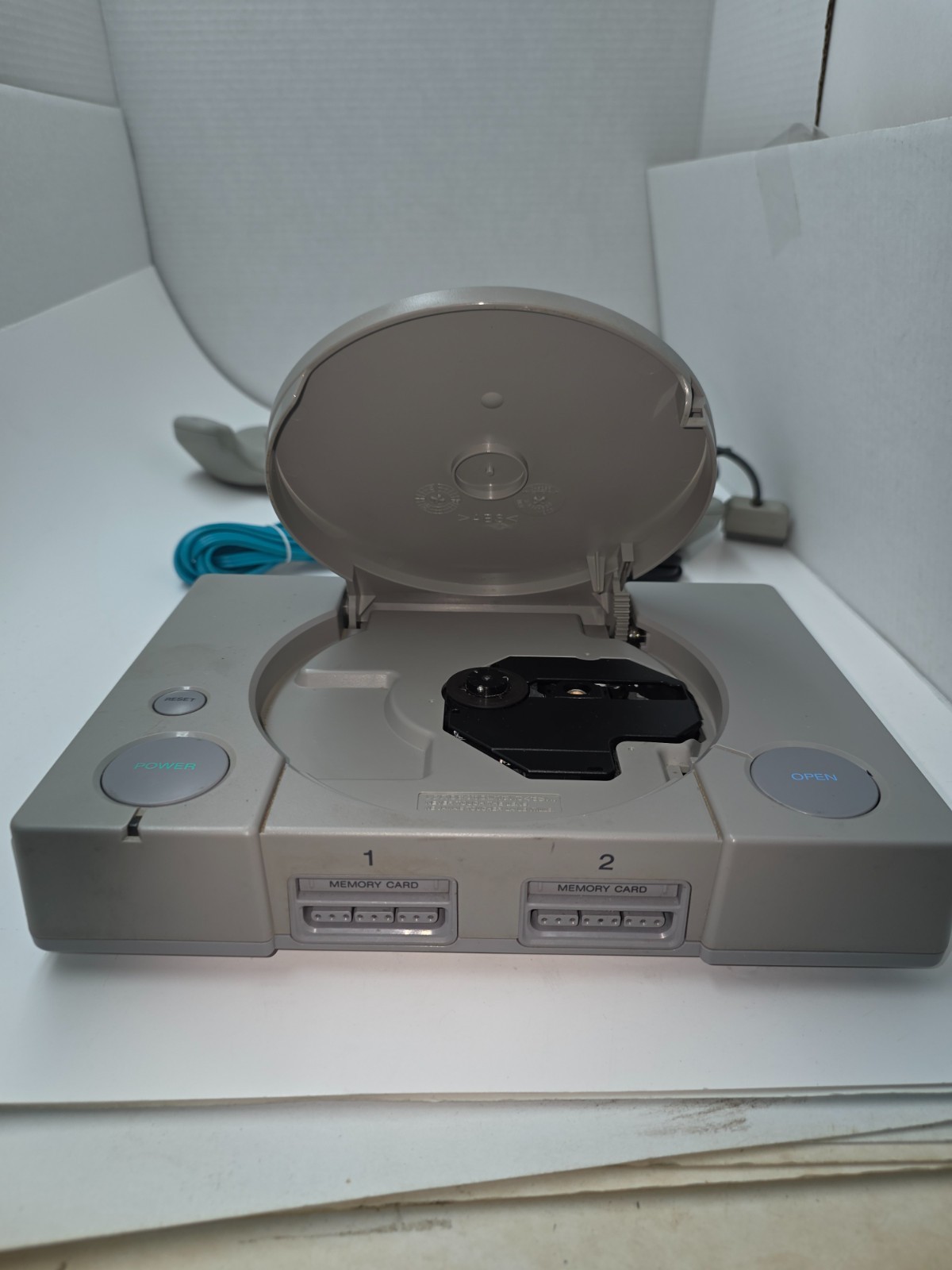 WORKING SONY PLAYSTATION 1 SCPH 5501 CONSOLE W/2 CONTROLLERS COMPLETE #H9