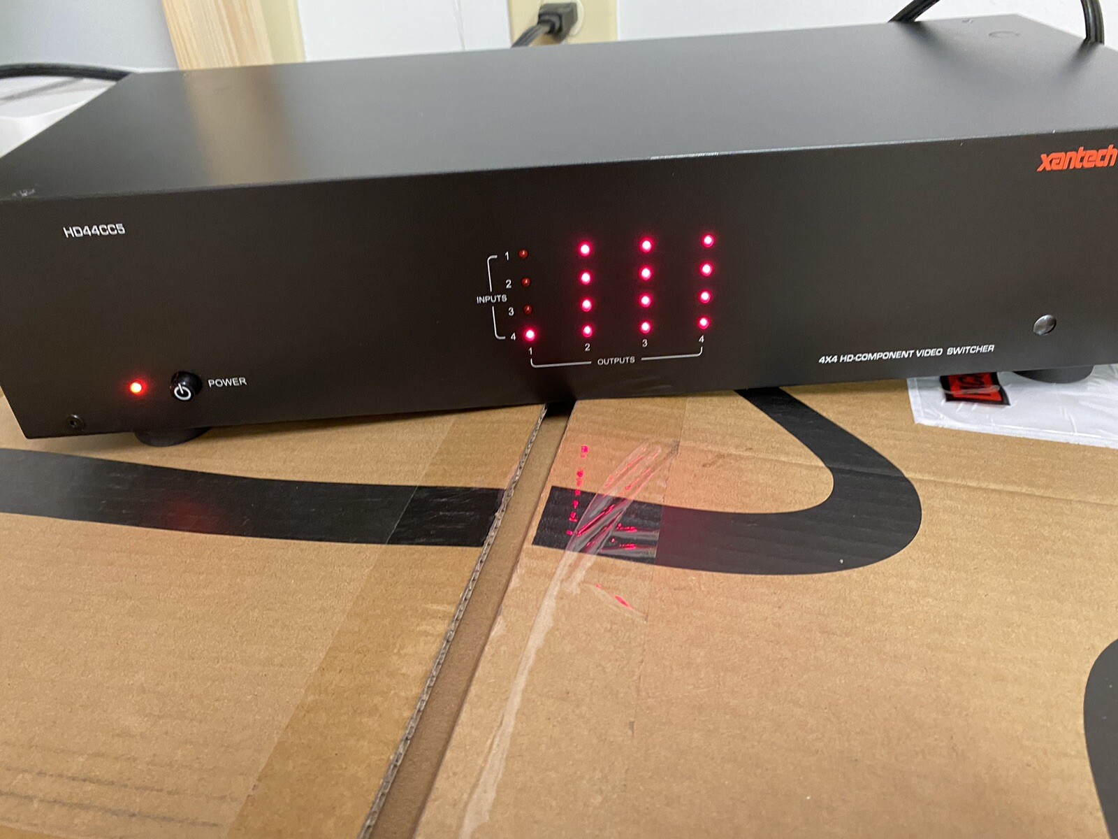 Xantech HD44CC5 4x4 HD-Component Video Matrix Switcher